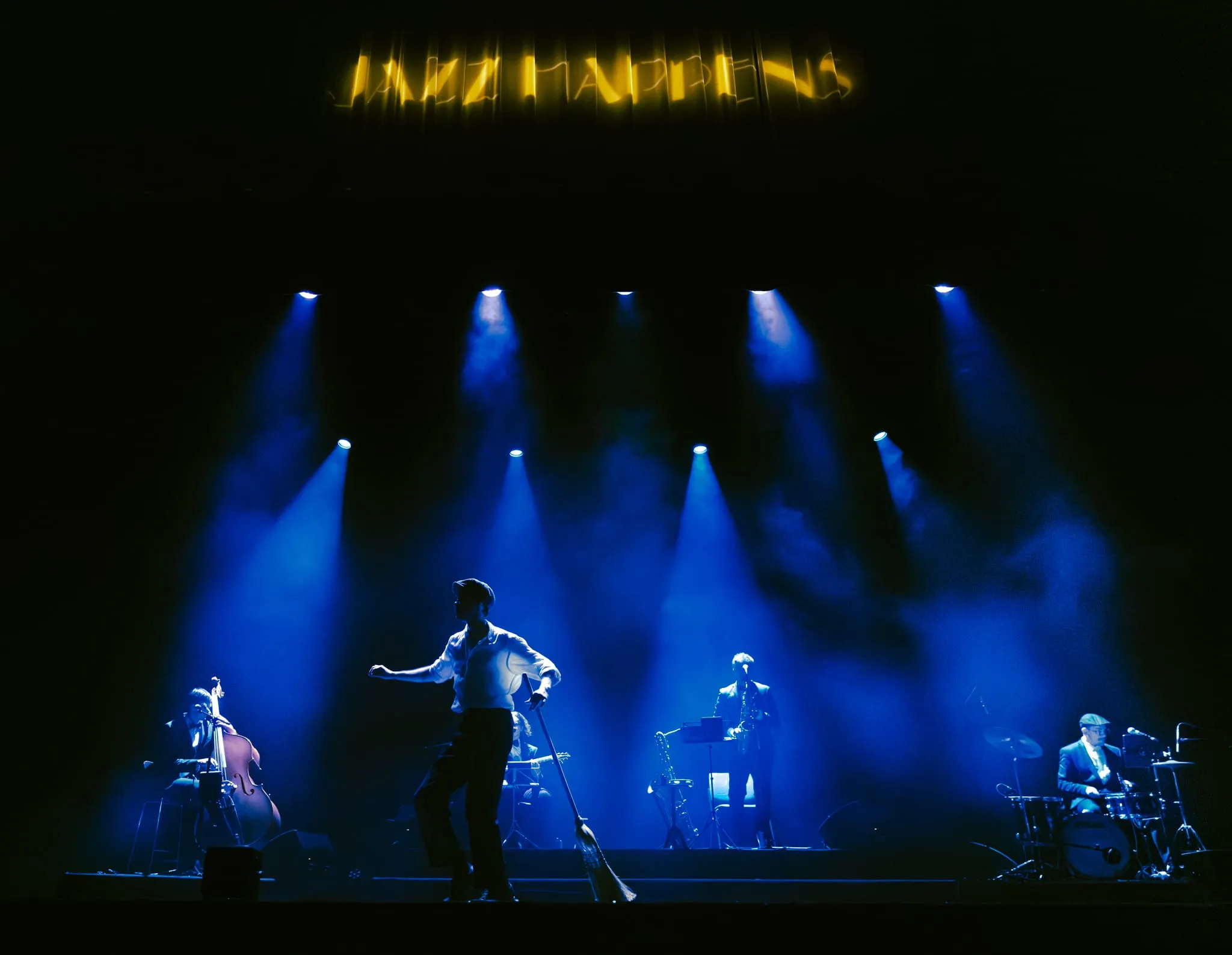 Jazz Happens scena su logotipu